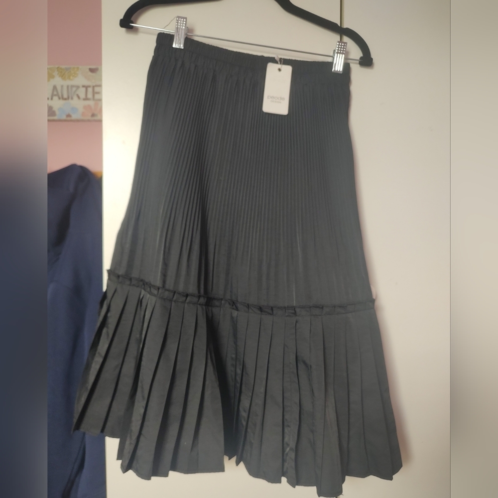 Black Pleated Knee Length Skirt Size Small